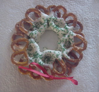 pretzelwreathsm2.jpg